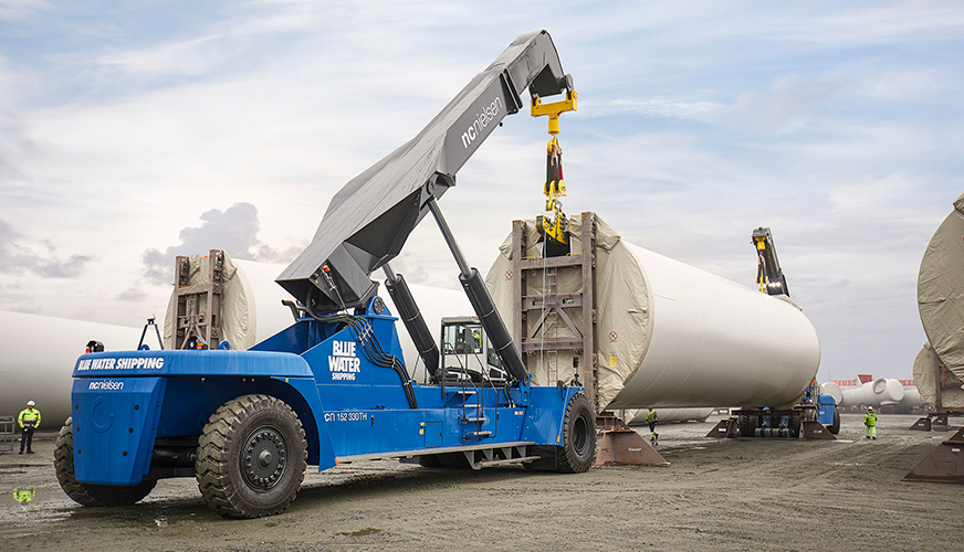 Verdens største reachstacker til Blue Water Shipping